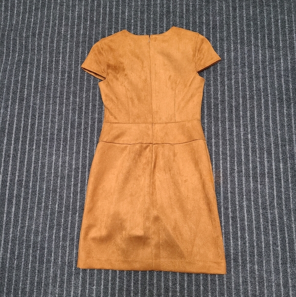 DKNY Petite Faux-Suede Cap-Sleeve Hardware-Trimmed Dress Size 2P - Picture 2 of 4